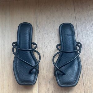 Dolce Vita Black Sandals Minimalist Design
